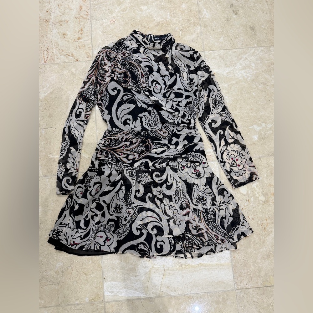 Elegant Black and Gray Paisley Dress